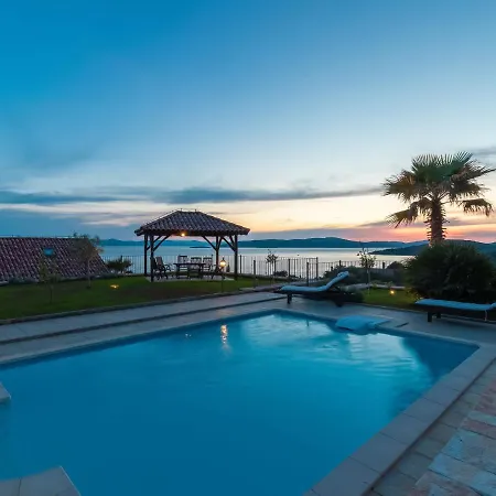 Bugenvila By Interhome *