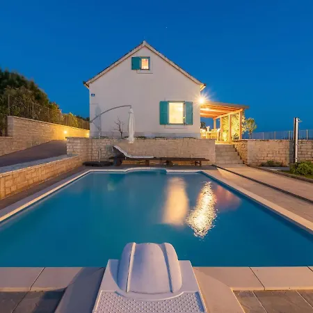 Bugenvila By Interhome