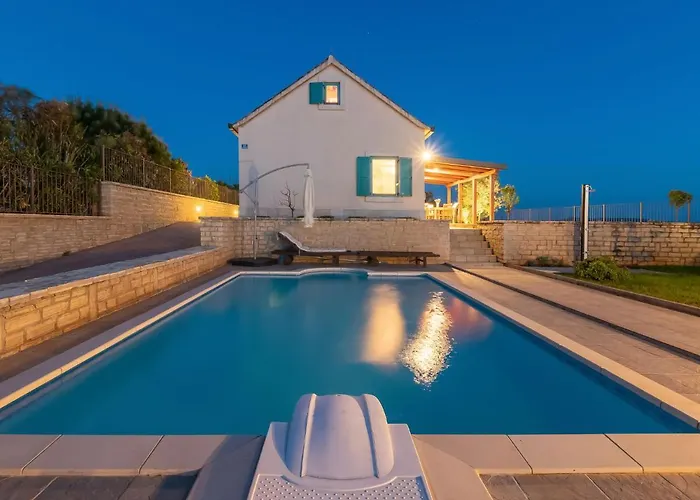 Bugenvila By Interhome