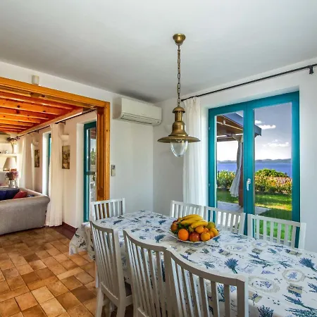 Bugenvila By Interhome