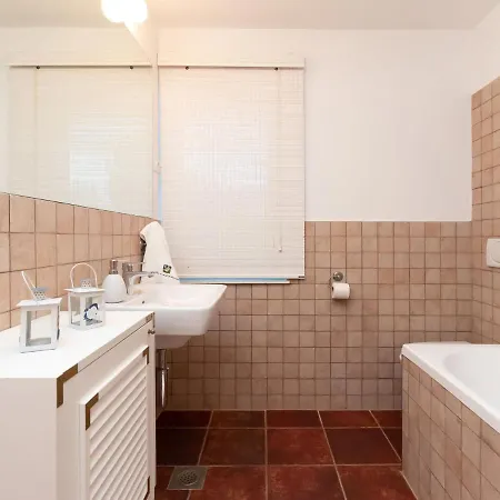 Bugenvila By Interhome * Ugljan