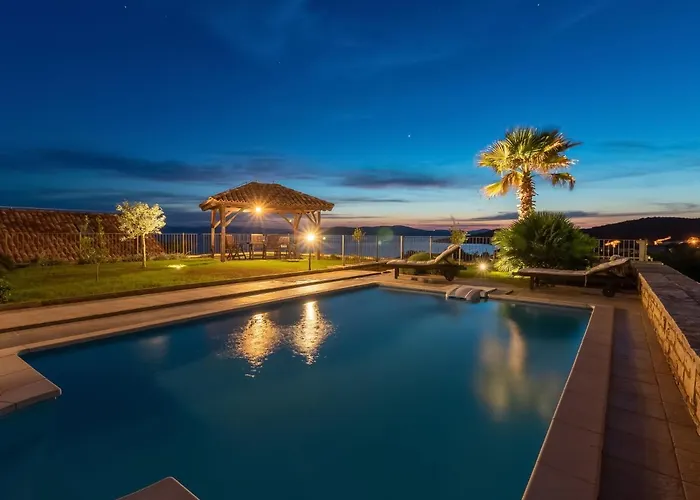 Bugenvila By Interhome * 우글랸